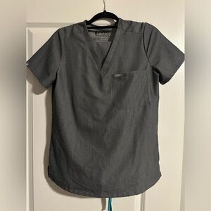 FIGS Catarina One Pocket Scrub Top Graphite